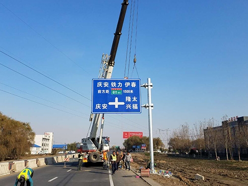 衡阳衡阳道路护栏网网片该如何进行正确的选购呢？